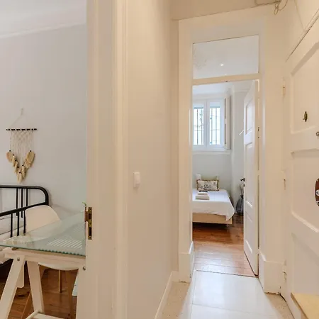 Stunning River View 3br Near Alfama - Renovated דירה ליסבון
