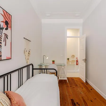 Stunning River View 3br Near Alfama - Renovated דירה *