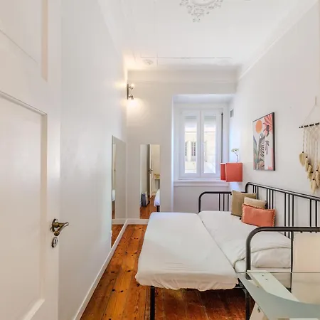 Stunning River View 3br Near Alfama - Renovated דירה