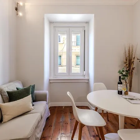 Stunning River View 3br Near Alfama - Renovated דירה