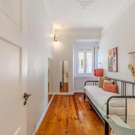 Stunning River View 3br Near Alfama - Renovated * ליסבון