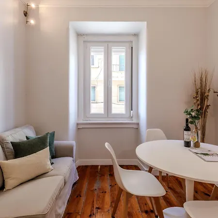 Stunning River View 3br Near Alfama - Renovated דירה