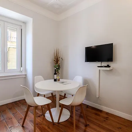 Stunning River View 3br Near Alfama - Renovated דירה *