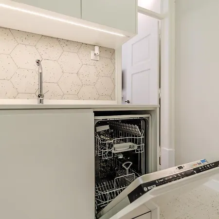 Stunning River View 3br Near Alfama - Renovated דירה *