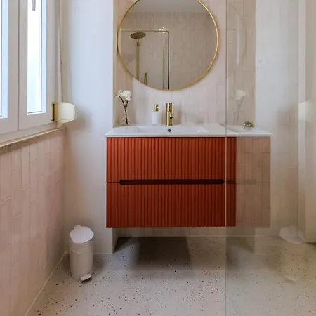 Stunning River View 3br Near Alfama - Renovated ליסבון