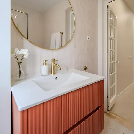 Stunning River View 3br Near Alfama - Renovated דירה