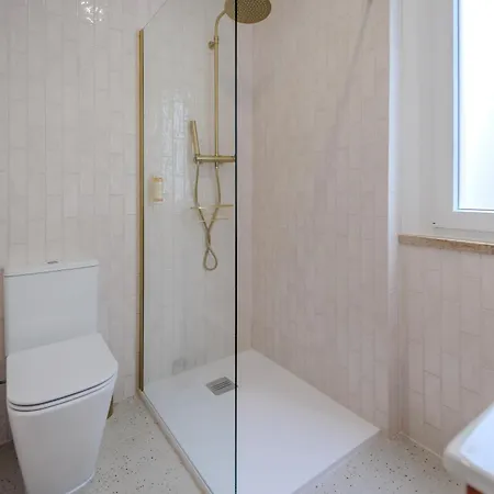 דירה Stunning River View 3br Near Alfama - Renovated ליסבון