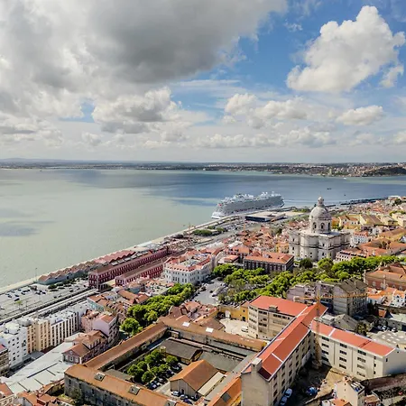 Stunning River View 3br Near Alfama - Renovated ליסבון